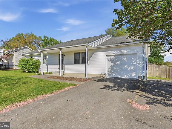 2nd image of 102 Warbler Dr