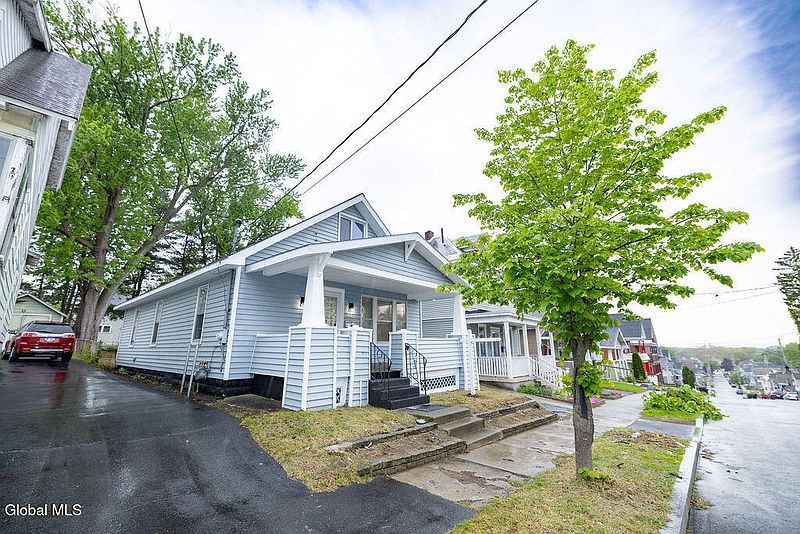 5th image of 242 Linden Street
