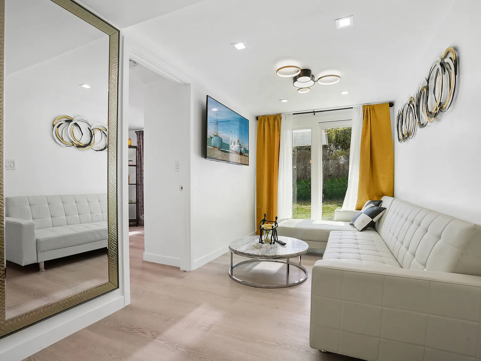 2 bed, 507 sqft, $2,977 — Photo 2