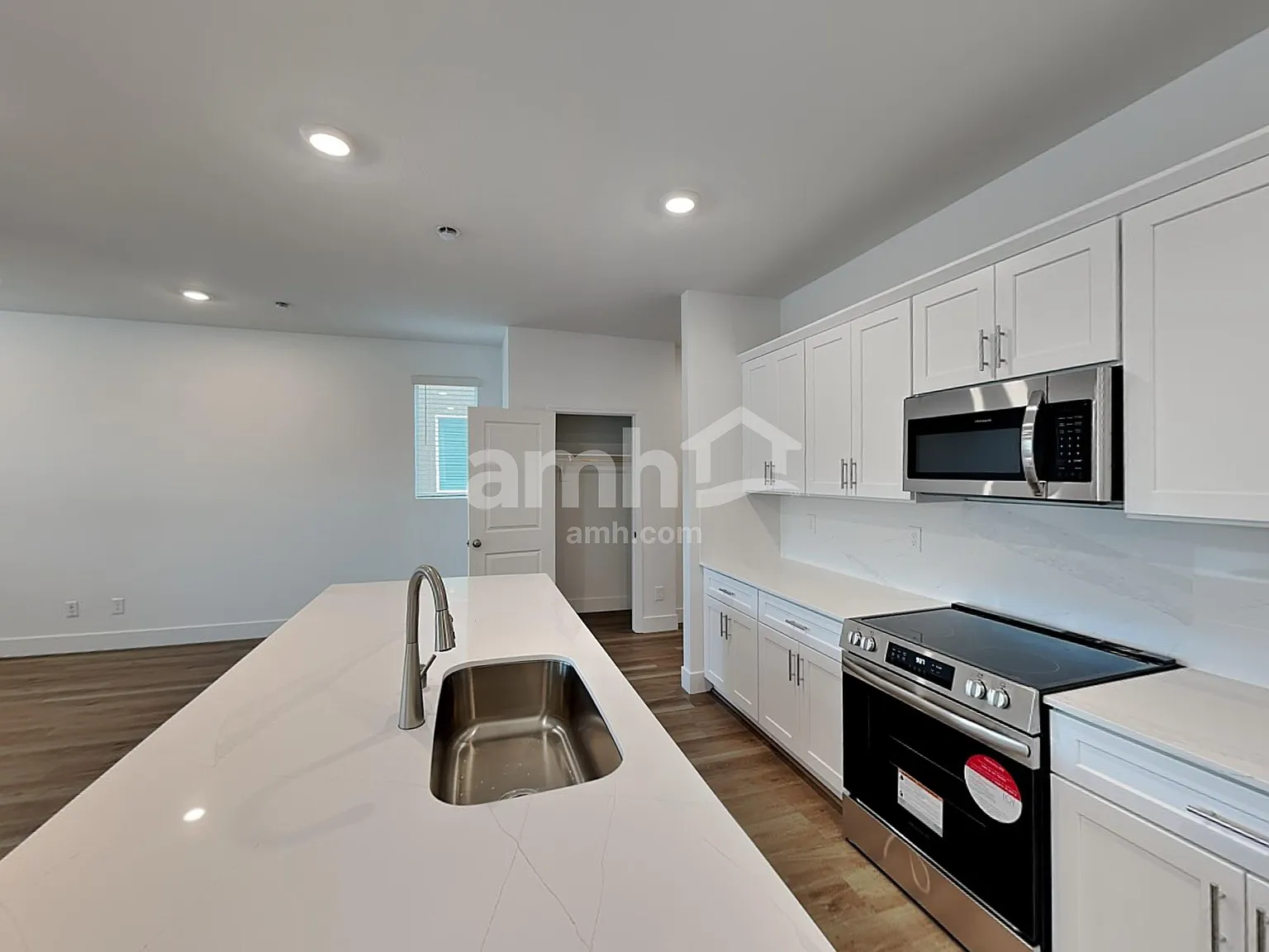 4 bed, 3.0 bath, 2239 sqft, $2,680 — Photo 3