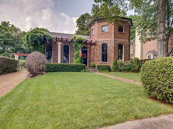 4th image of 2000 Sweetbriar Ave
