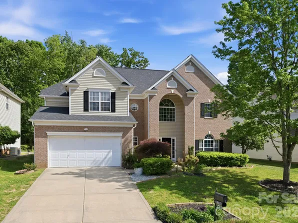 8358 Bampton Dr, Concord, NC 28027