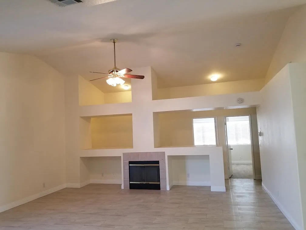 6400 Green Garden Dr — Photo 2