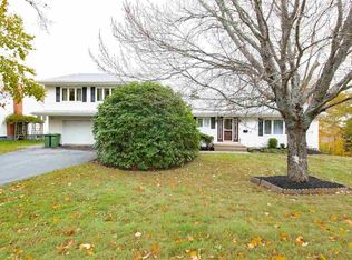 15 Castle Hill Dr, Halifax, NS B3M3A2