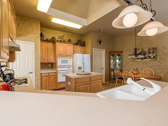 4th image of 2615 Westwind Dr
