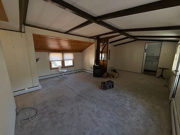 4th image of 75 Crown Dr