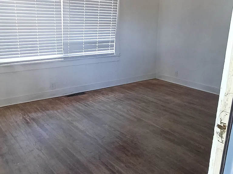 209 E Adams Ave — Photo 8