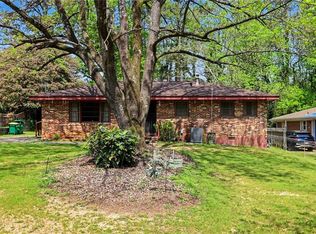 7019 Lakeview Ln, Doraville, GA 30360