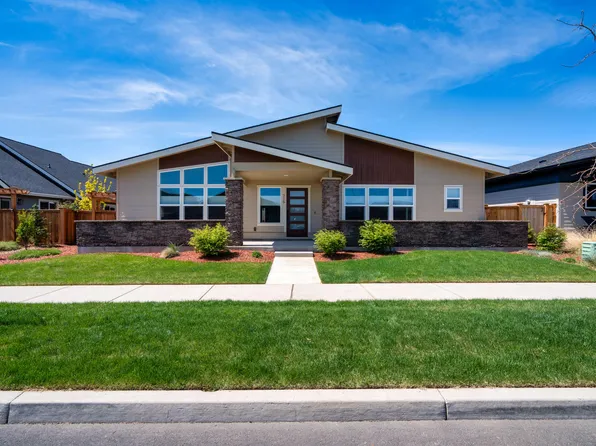 715 NW 13th St, Redmond, OR 97756