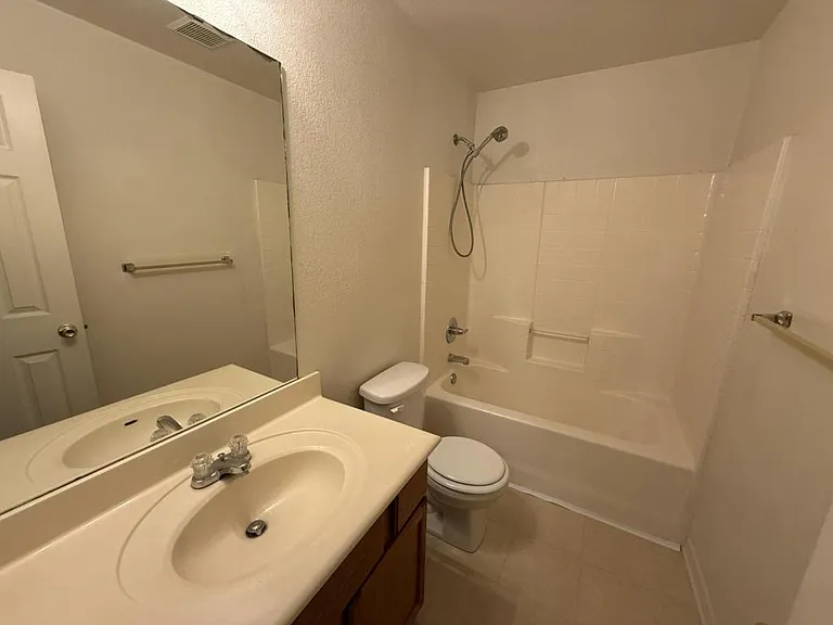 705 S Amy Ln #B — Photo 16