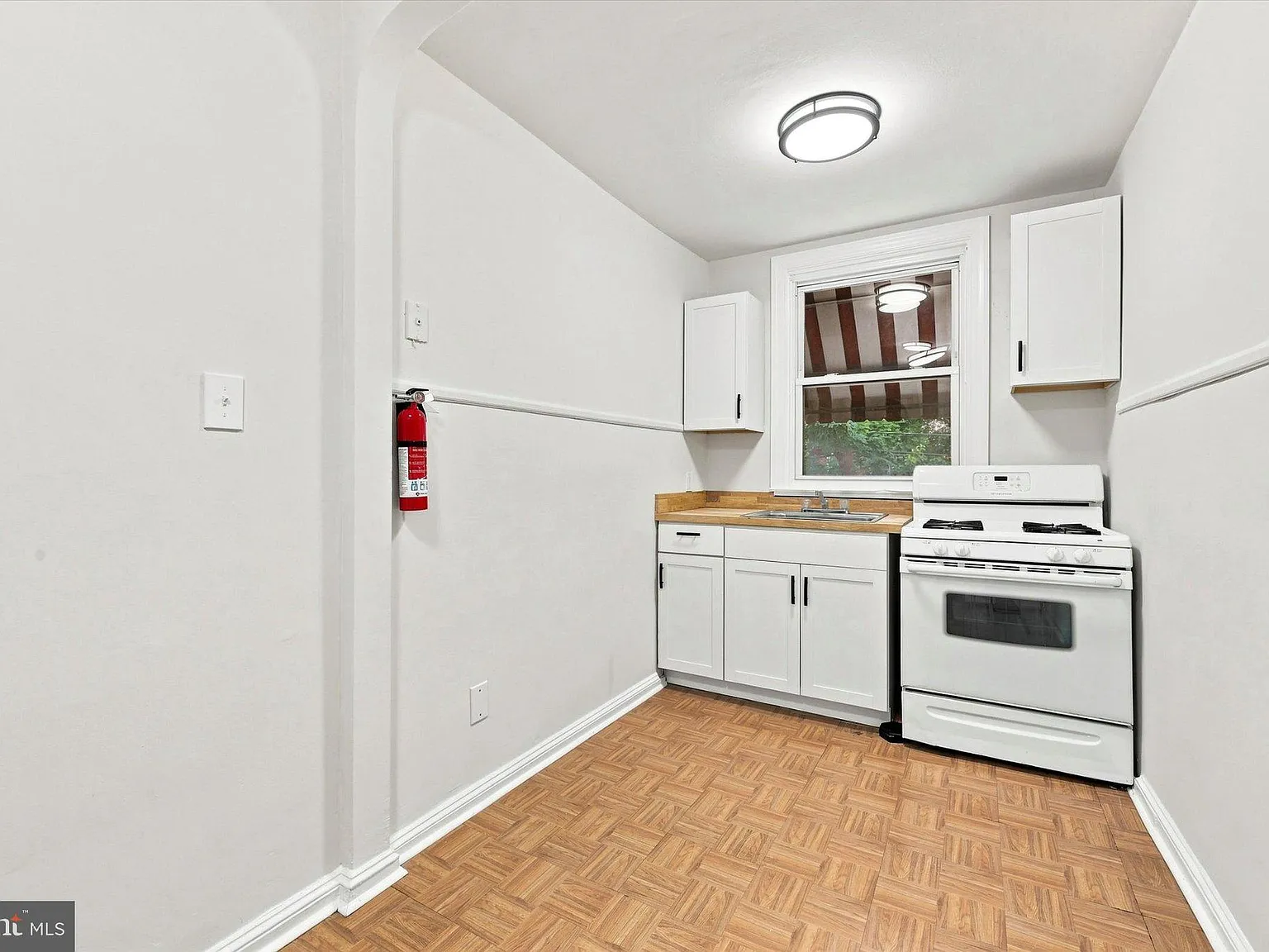 1 bed, 1.0 bath, 1560 sqft, $1,350 — Photo 3