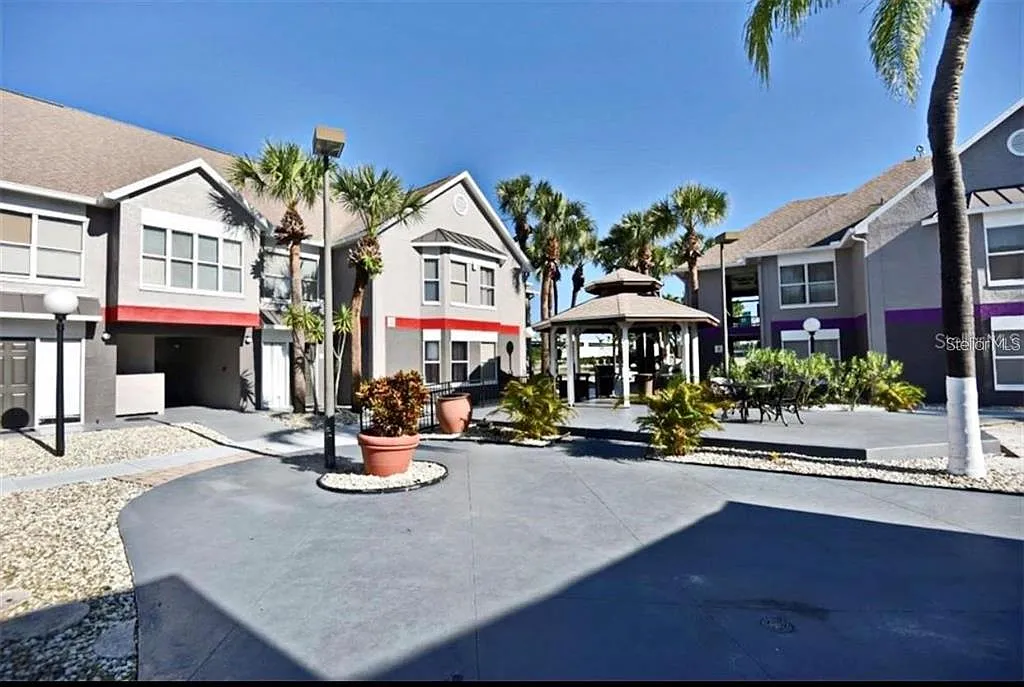 1 bed, 1.0 bath, 648 sqft, $2,000 — Photo 1