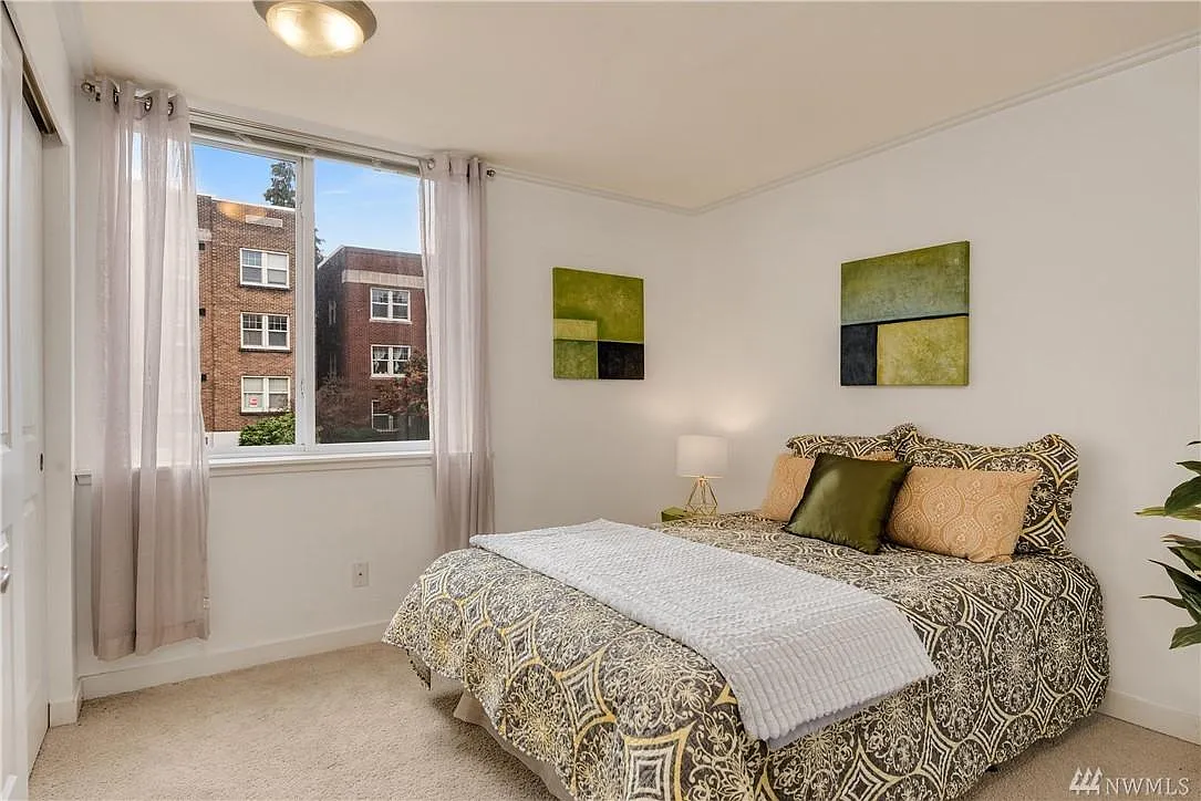 626 4th Ave W APT 206 photo 1