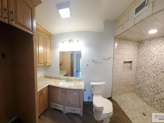 4th image of 1400 Palm Valley Dr W Building J
