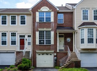 872 N Waterford Ln, Wilmington, DE 19808