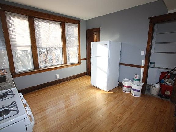 5th image of 2868 W Dickens Ave #3