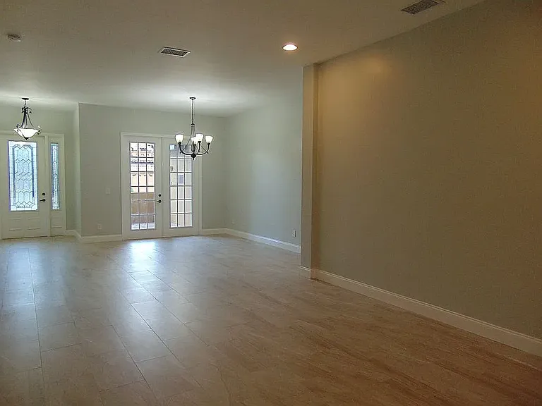 20104 Pond Spring Way — Photo 3