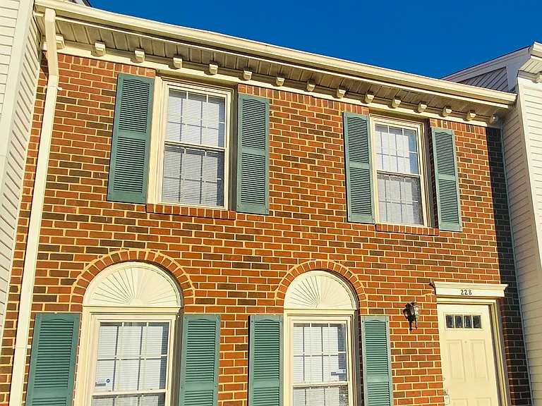 228 Windbrooke Ln — Photo 1