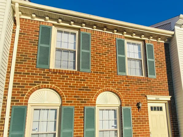 228 Windbrooke Ln, Virginia Beach, VA 23462