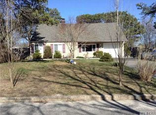 23 Redpine Dr, Medford, NY 11763