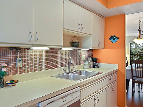 4th image of 5817 Park St N APT 307