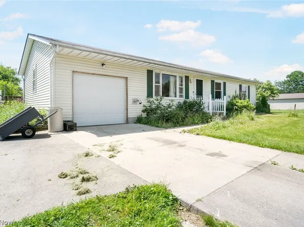 5266 Eberly Rd NE, Atwater, OH 44201