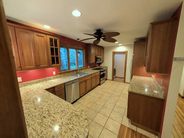 18 Railroad Ave, West Kingston, RI