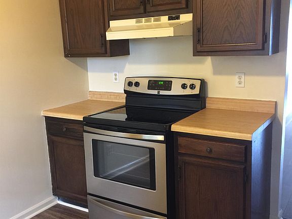 2nd image of 7514 Falling Leaves Cir APT B