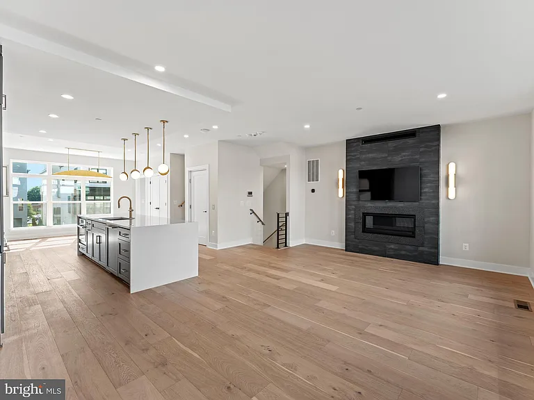 2015 Tysons Ridgeline Rd — Photo 8