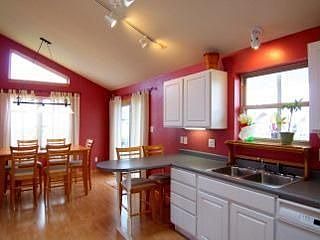 4th image of 3125 Yukon St