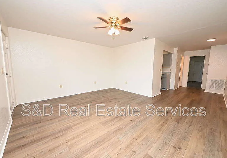 613 Robin Rd #3 — Photo 3