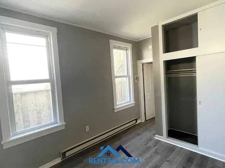 929 Center St — Photo 2
