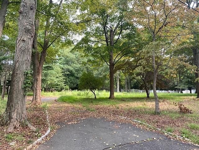 2nd image of 4 Linda Ln