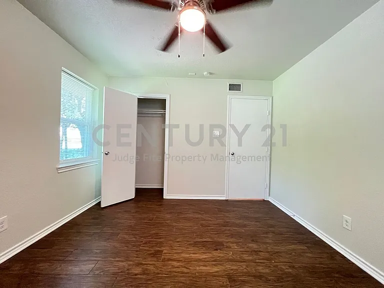 114 Southmanor Ct — Photo 10