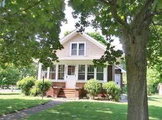 900 Schomer Rd, Aurora, IL 60505