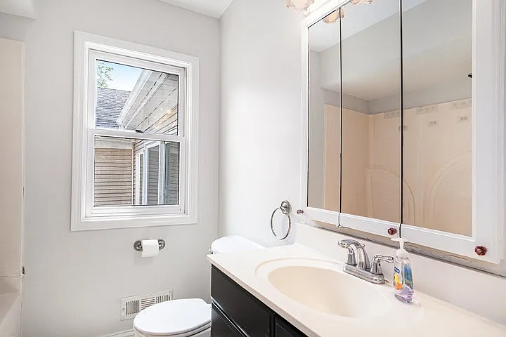 130 Plymouth Ave NE — Photo 25