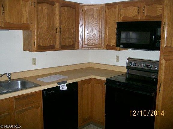 5th image of 121 E Lorain St