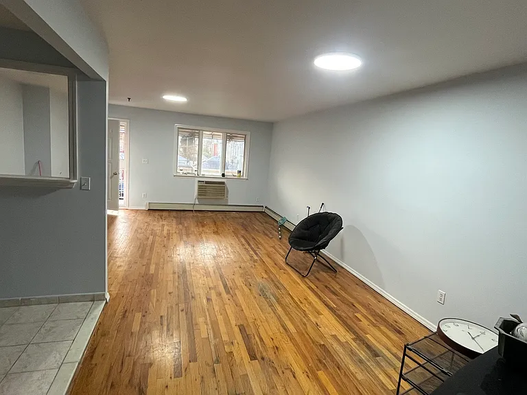 Bay 38 St — Photo 3