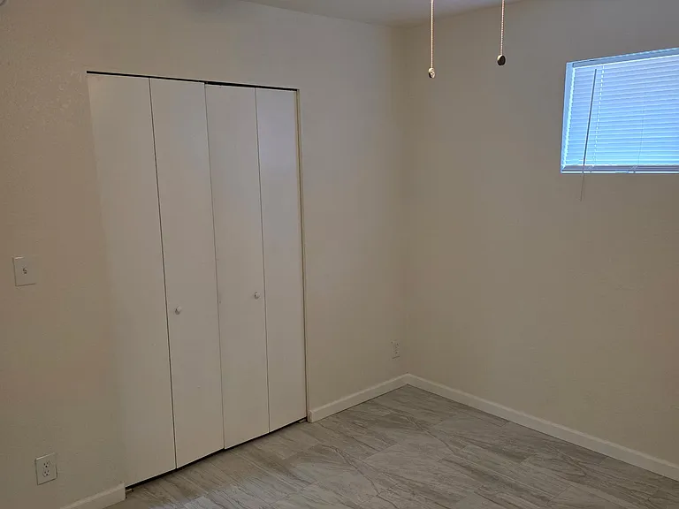 w/smaller closet