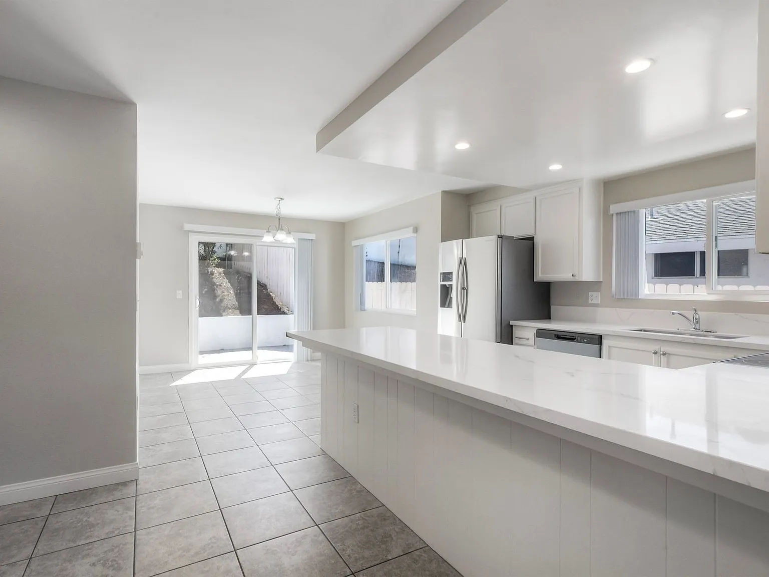 3 bed, 1422 sqft, $3,890 — Photo 2