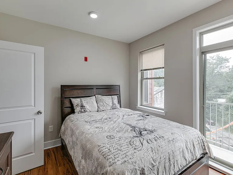 549 Armstrong St #302 — Photo 12