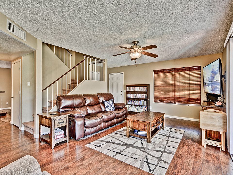 1st image of 8736 W Willowbrook Dr
