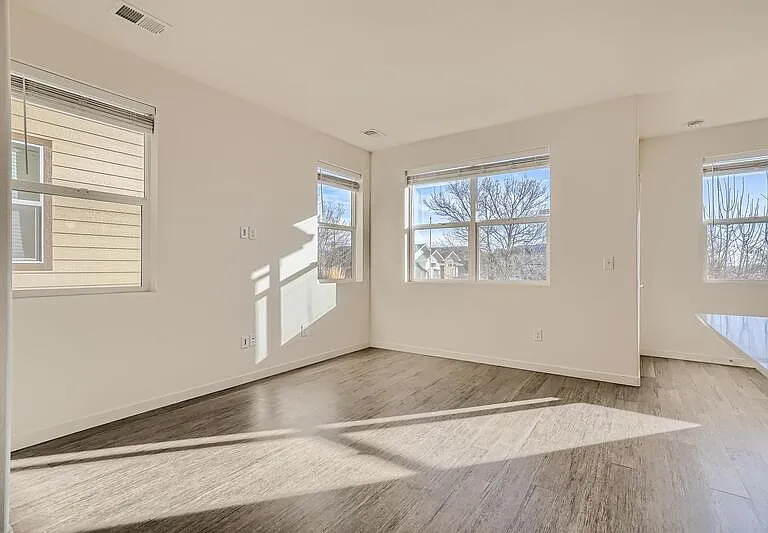 9720 Clermont Ln — Photo 2