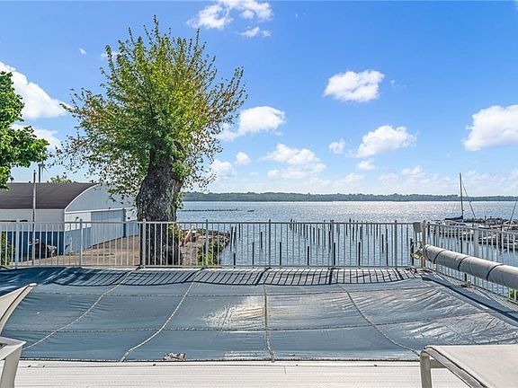 3rd image of 8 Rushton Dr