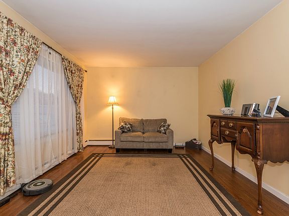 2nd image of 56 Cotter St