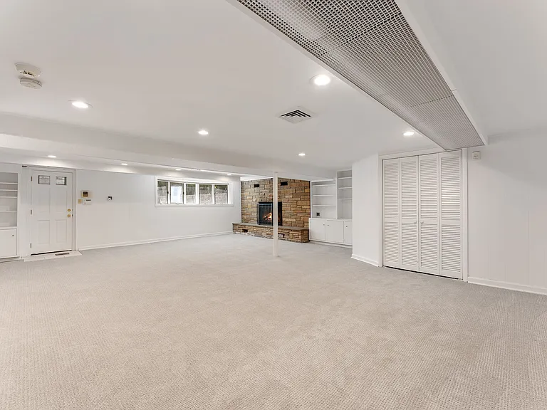 128 Moorland Dr — Photo 16