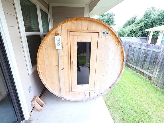 4th image of 821 Olive Creek Dr