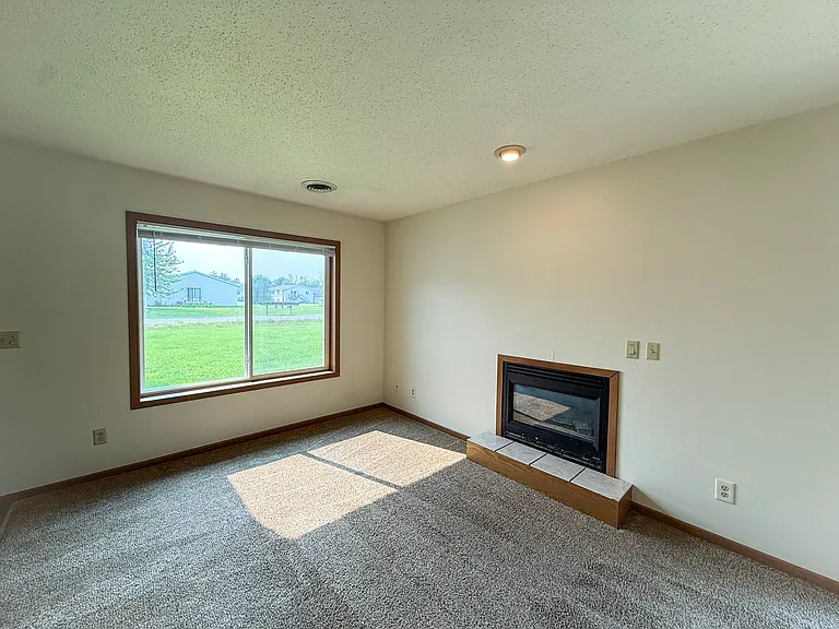 13289 39th Ave N — Photo 4