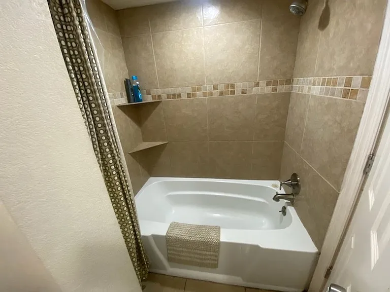 712 E Pierce St #1 — Photo 8