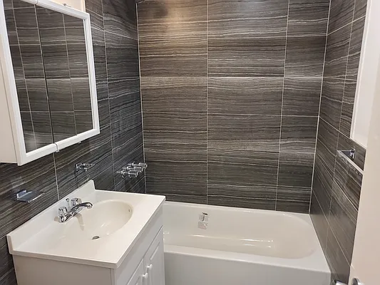 Rented by Mahzari Realty Inc | media 8